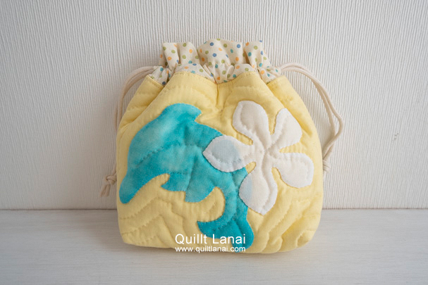 ドルフィンとプルメリアの巾着ポーチ